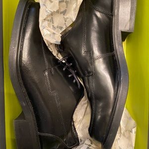 Kenneth Cole Reaction dress shoes